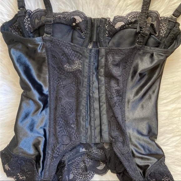 Vintage Victoria’s Secret black lace bustier corset 34B - Picture 4 of 4